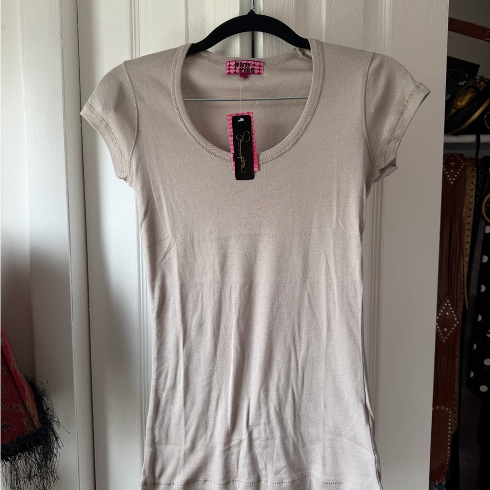 Classic Scoop Neck Short Sleeve Top in Light Beige